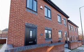 Luxury 3-Bedroom, 2-Bathroom Home Sleeps 7 People