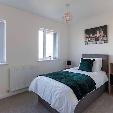 Luxury 3-Bedroom, 2-Bathroom Home Sleeps 7 People Liverpool Extérieur photo