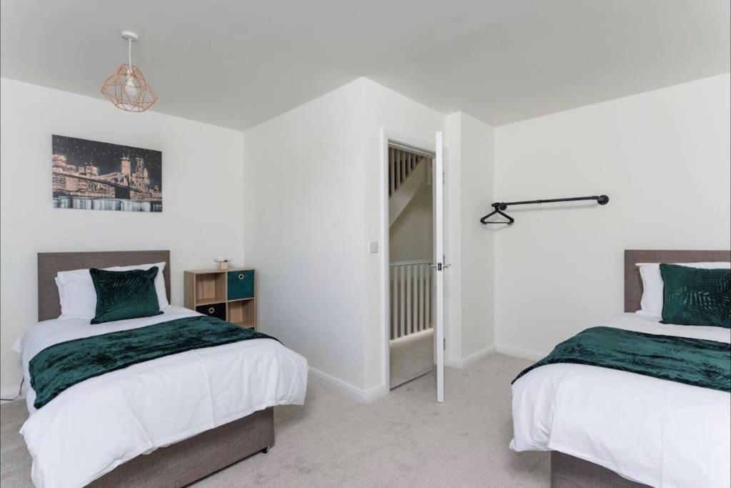 Luxury 3-Bedroom, 2-Bathroom Home Sleeps 7 People Liverpool Extérieur photo