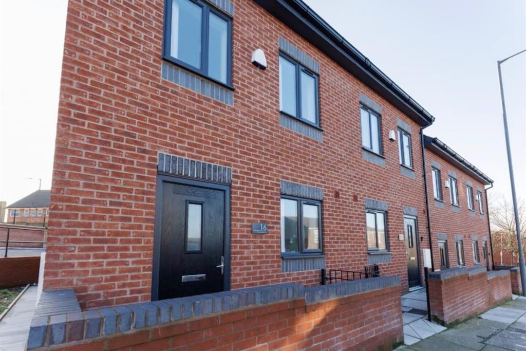 Luxury 3-Bedroom, 2-Bathroom Home Sleeps 7 People Liverpool Extérieur photo