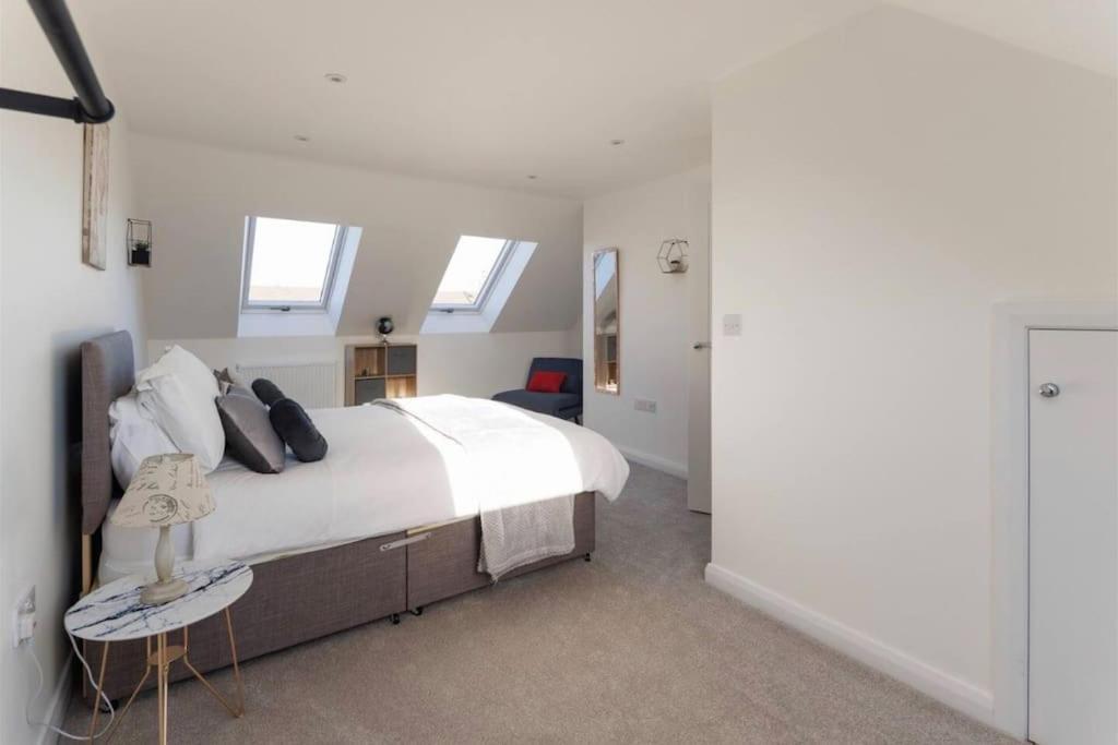 Luxury 3-Bedroom, 2-Bathroom Home Sleeps 7 People Liverpool Extérieur photo