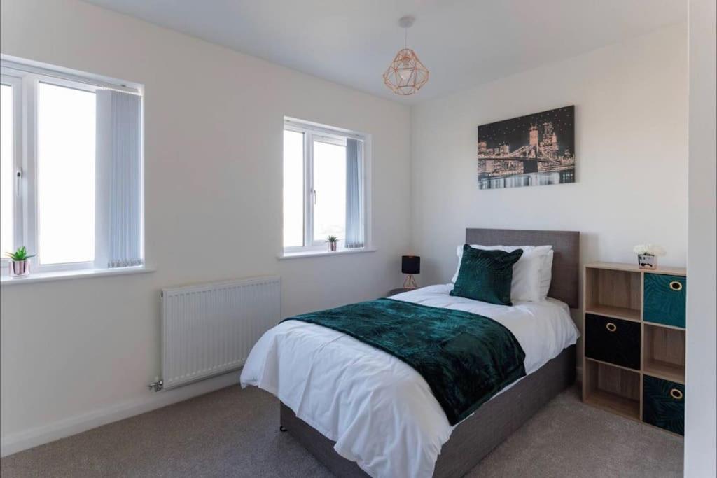 Luxury 3-Bedroom, 2-Bathroom Home Sleeps 7 People Liverpool Extérieur photo