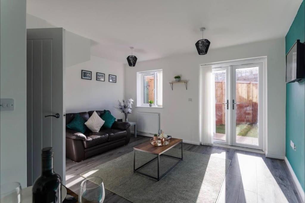 Luxury 3-Bedroom, 2-Bathroom Home Sleeps 7 People Liverpool Extérieur photo