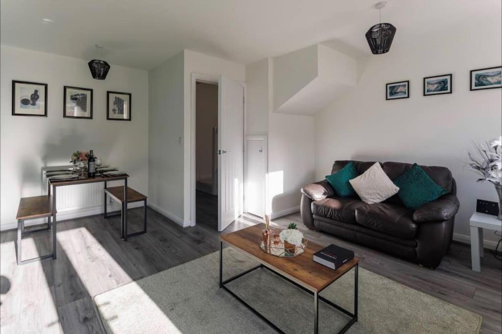 Luxury 3-Bedroom, 2-Bathroom Home Sleeps 7 People Liverpool Extérieur photo