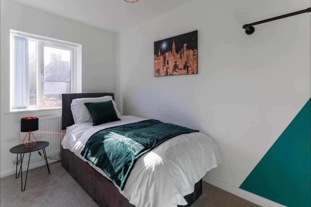Luxury 3-Bedroom, 2-Bathroom Home Sleeps 7 People Liverpool Extérieur photo